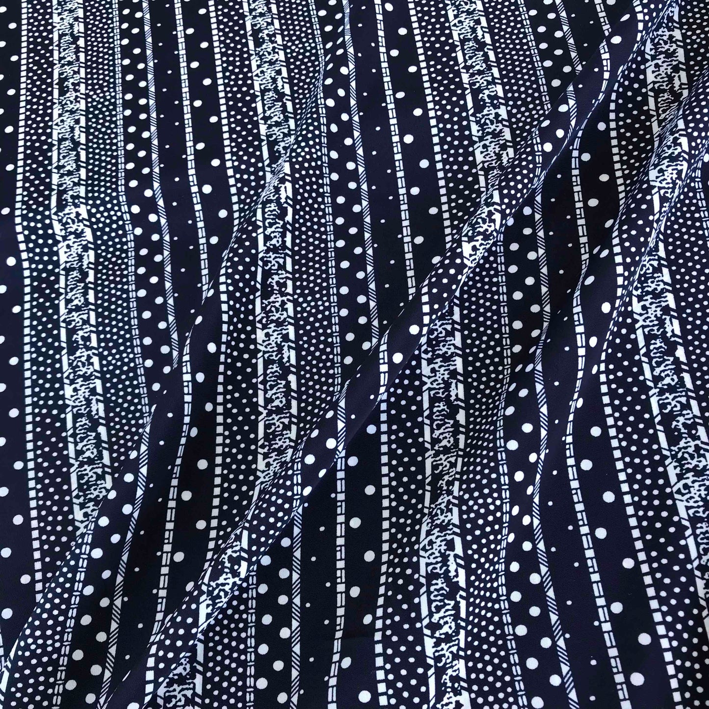 Mönstrade Modetyger - Tyg Mode Crepe Marinblå Vit Prickigt Randigt 16