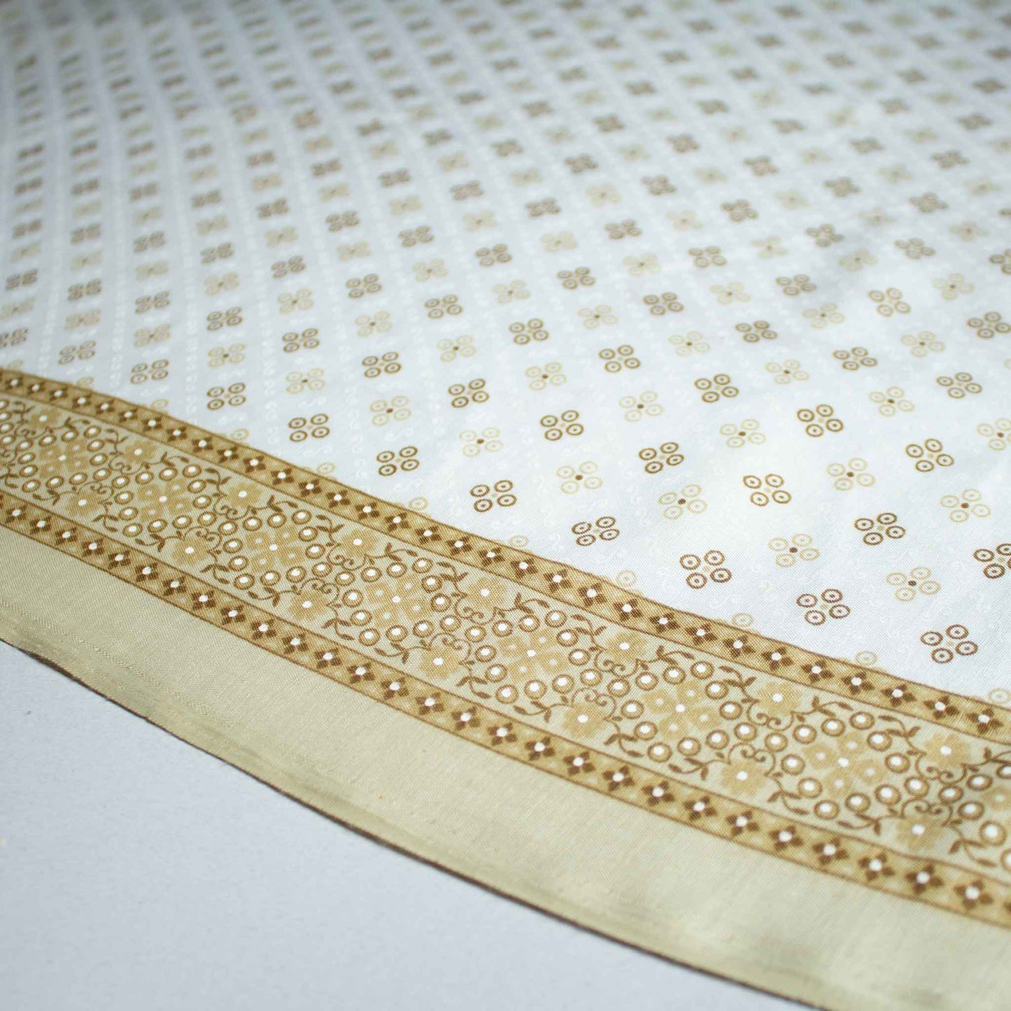 Mönstrade Modetyger - Mode Tyg Beige Benvit Prickigt 143