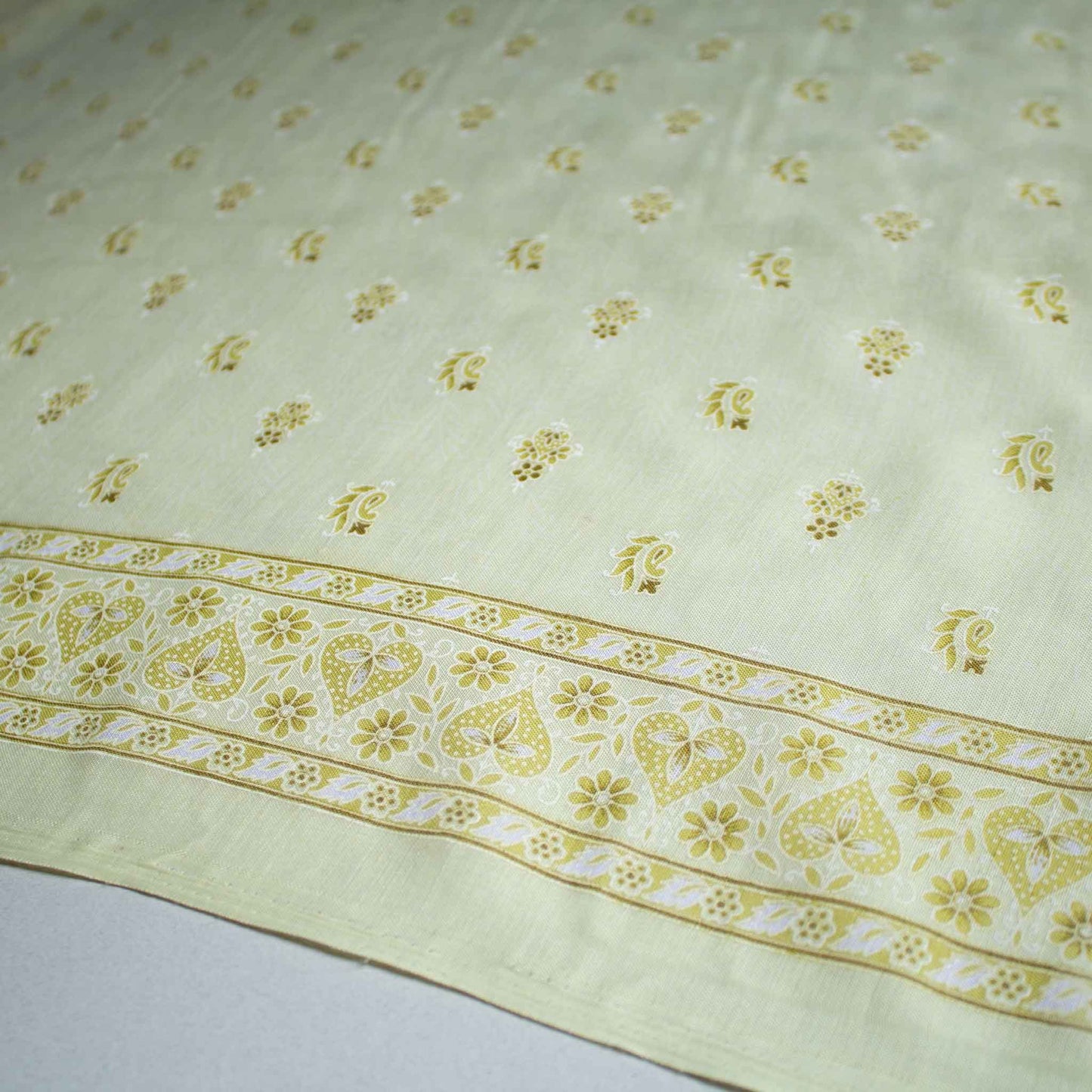 Mönstrade Modetyger - Mode Tyg Grön Gul Blommigt 144
