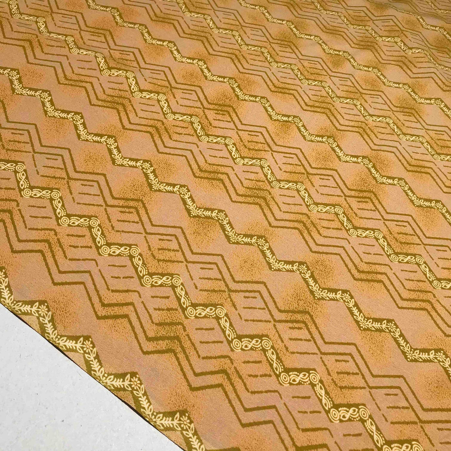 Mönstrade Modetyger - Mode Crepe Tyg Gul Grön Chevron Sicksack Geometriska detaljer Blommigt 38