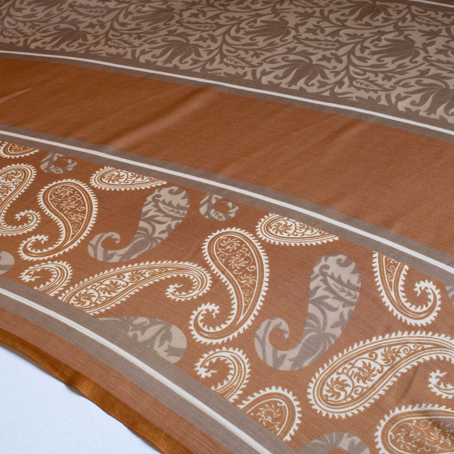 Mönstrade Chiffongtyger - Chiffong Brun Beige Blommigt Benvit Paisley Border 100