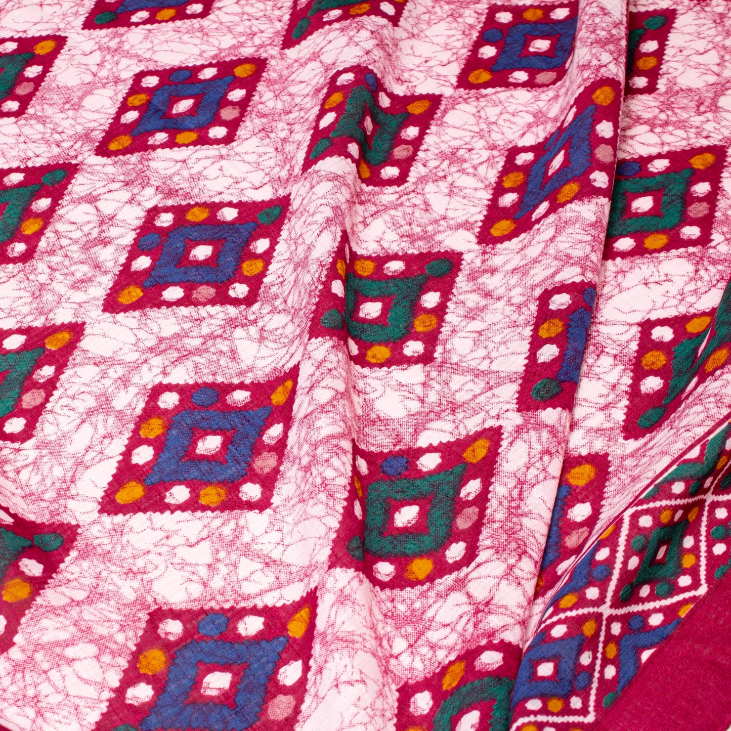 Mönstrade Modetyger - Tyg Röd Gul Grön Lila Rosa Rapport 139