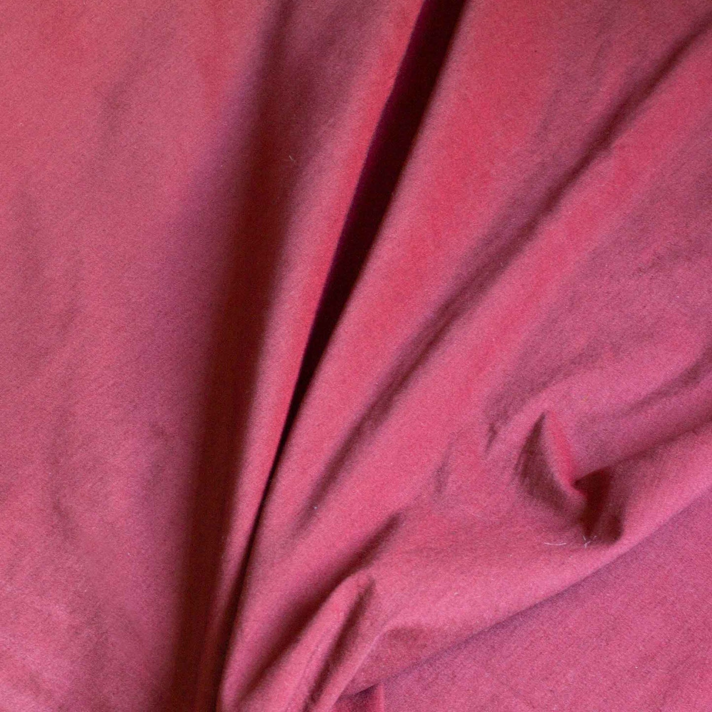 Enfärgat Tyg - Skiftar Färg Röd Svart 29