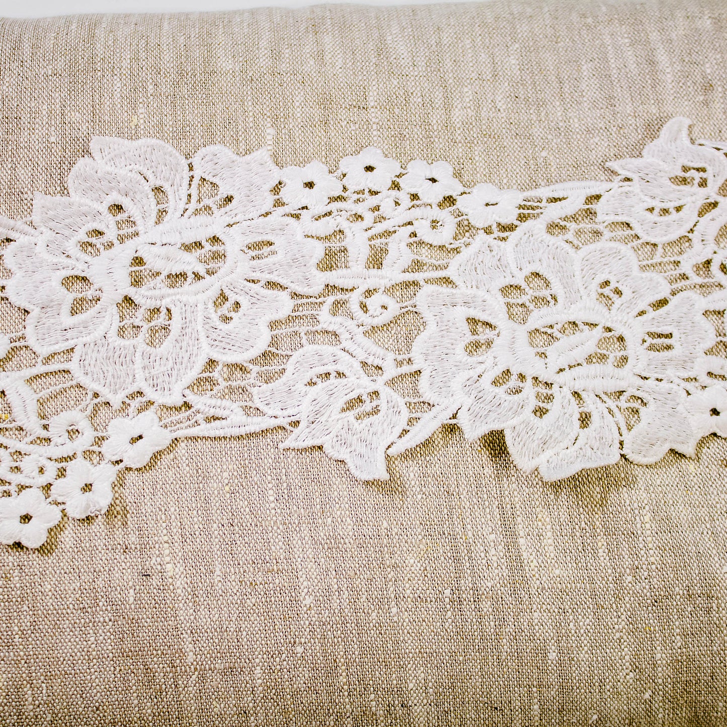 Broderade Spetsband - Band Tygband Brud Bröllop Knypplad Spets Vit Stora Blommor 500