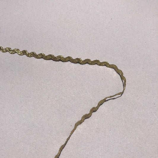 Band - Skimmer Vågig Guld 0,3cm 40