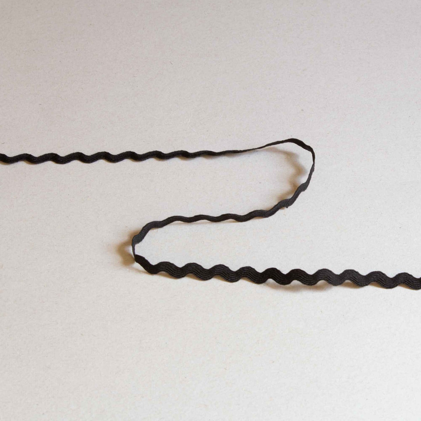 Band - Tygband Matt Svart Vågig 73