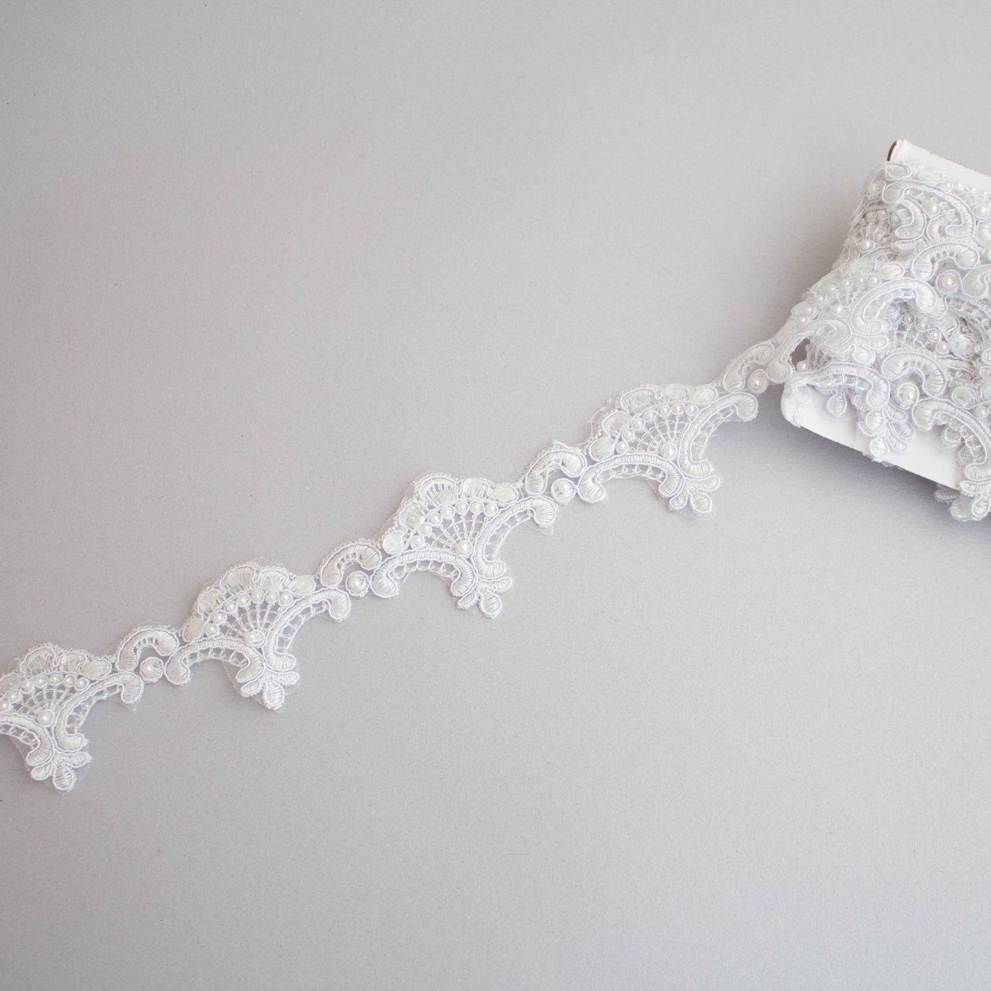 Brudspets Band  Brud Bröllop- Old Fashioned With Pearls - Vit Åt Det Gråa Hållet 3