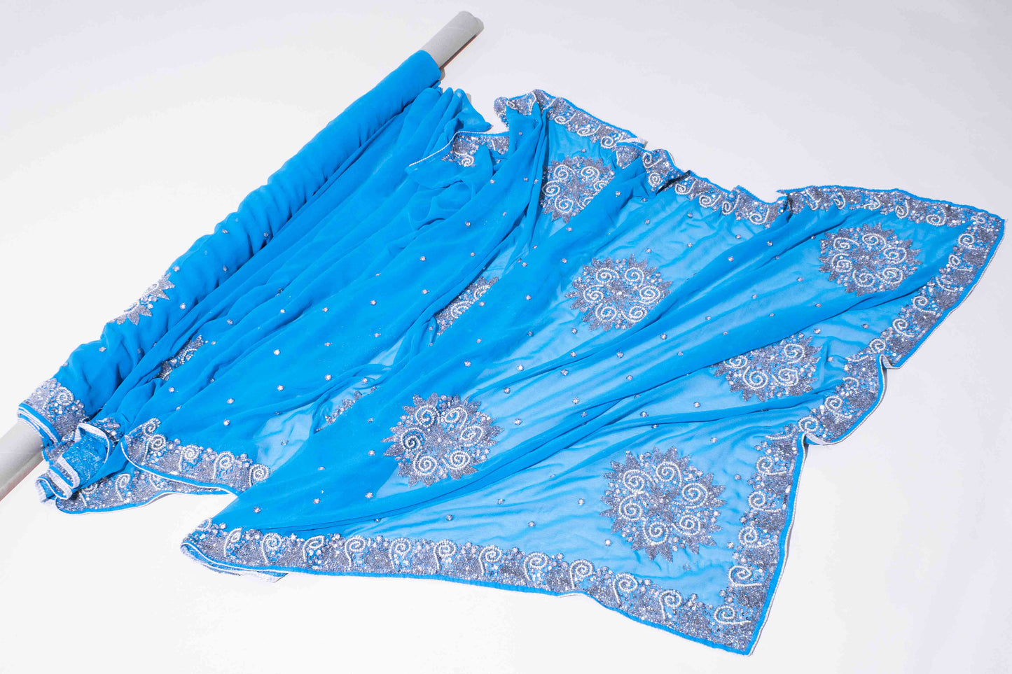 Sari - Blå Chiffong Silver / Vit Brodyr Silver Strass 15