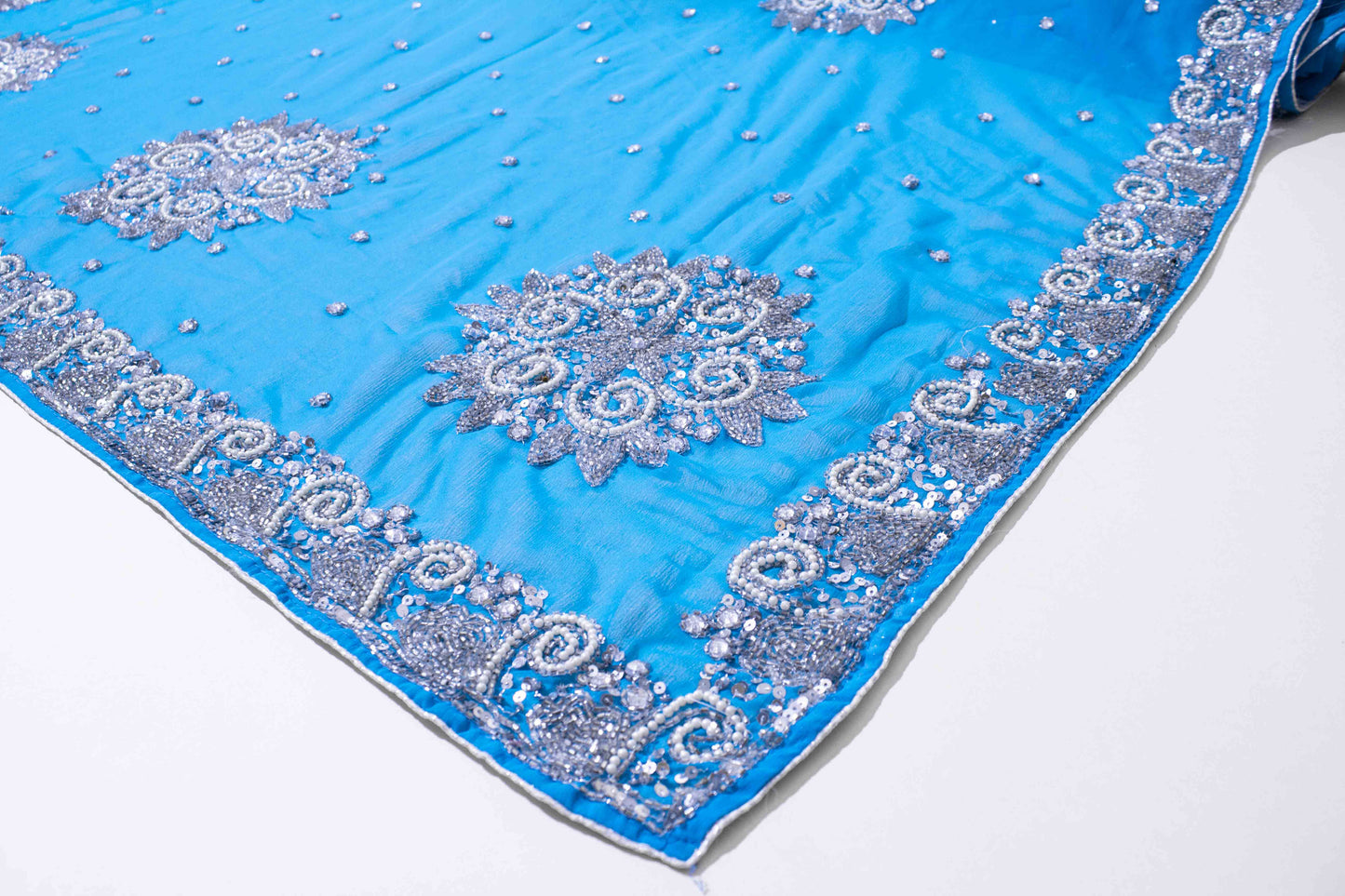 Sari - Blå Chiffong Silver / Vit Brodyr Silver Strass 15