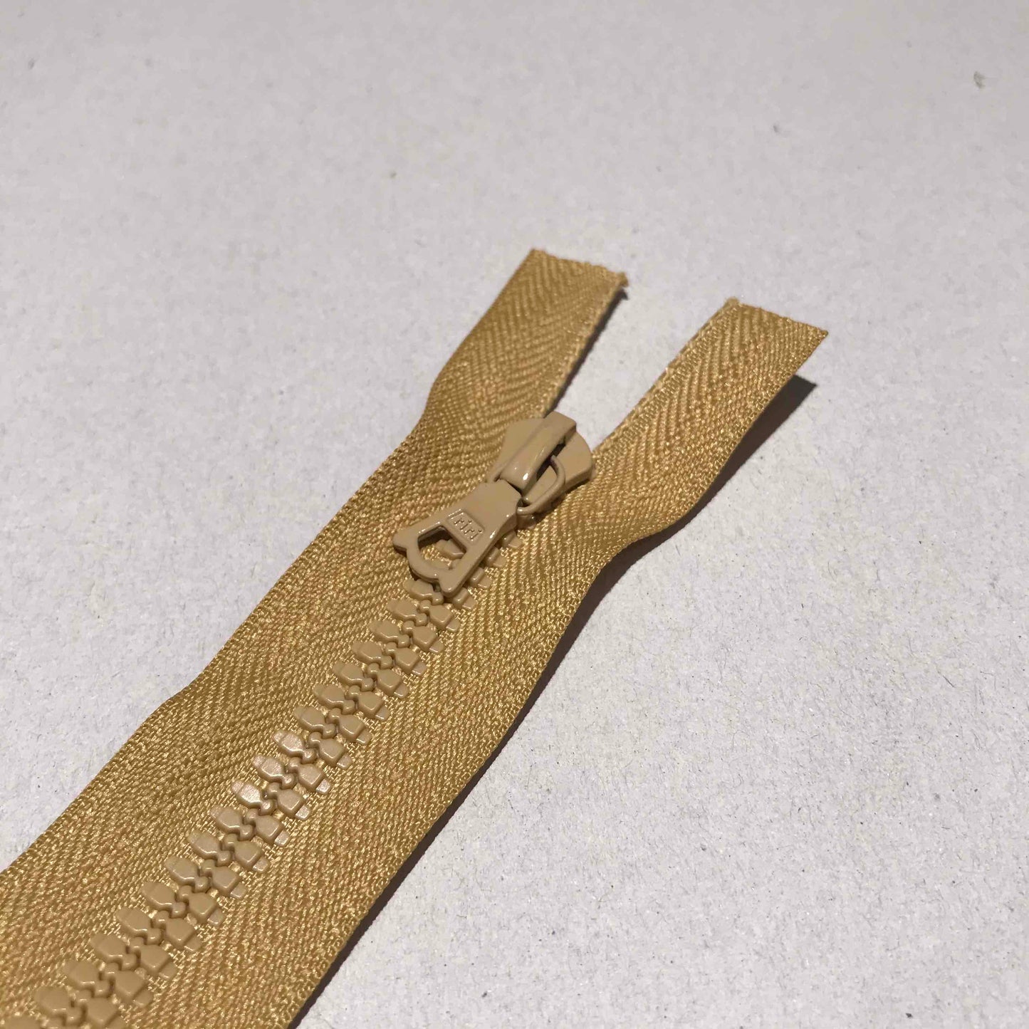 Dragkedjor, 10 st per paket – YKK, RIRI och fler märken. Olika längder (10 cm – 100 cm) och färger.