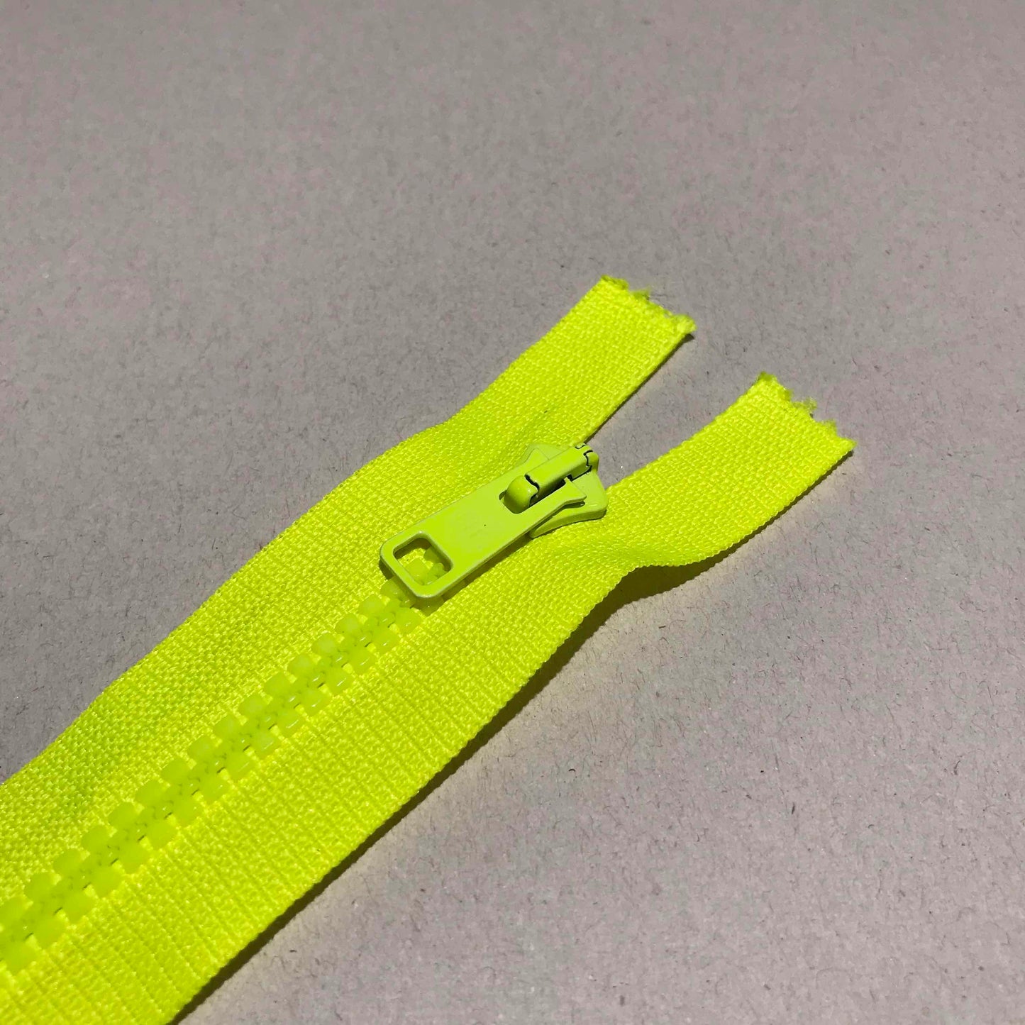 Dragkedjor, 10 st per paket – YKK, RIRI och fler märken. Olika längder (10 cm – 100 cm) och färger.