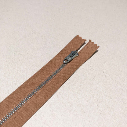 Dragkedjor, 10 st per paket – YKK, RIRI och fler märken. Olika längder (10 cm – 100 cm) och färger.