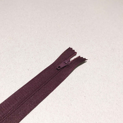 Dragkedjor, 10 st per paket – YKK, RIRI och fler märken. Olika längder (10 cm – 100 cm) och färger.