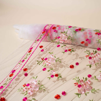 Broderat Tylltyg - Spets Spetstyg Rosa & Aprikos & Röda Blommor På Benvit Tyll