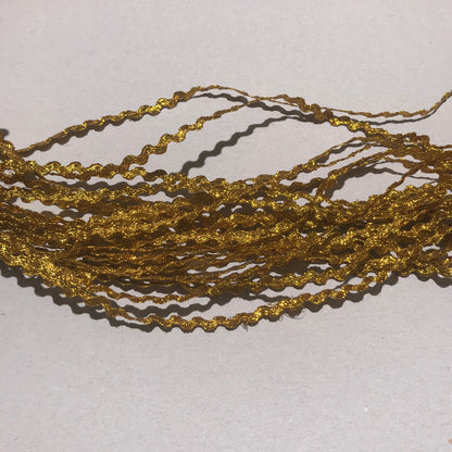 Band - Tygband Skimmer Vågig Guld 0,3cm 37