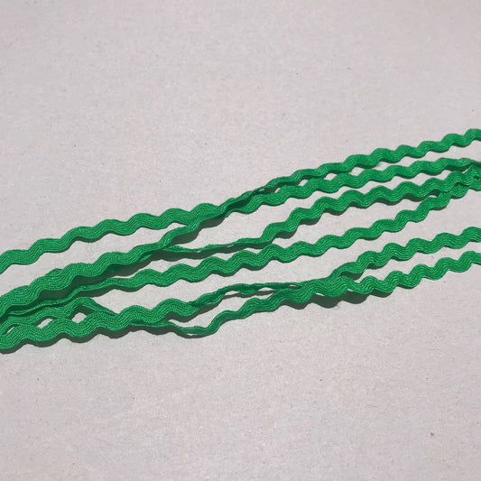 Band - Tygband Vågig Grön 0,5cm 41