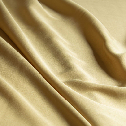 Grönt crepetyg 110 cm bredd 100 % polyester mjukt och följsamt tyg