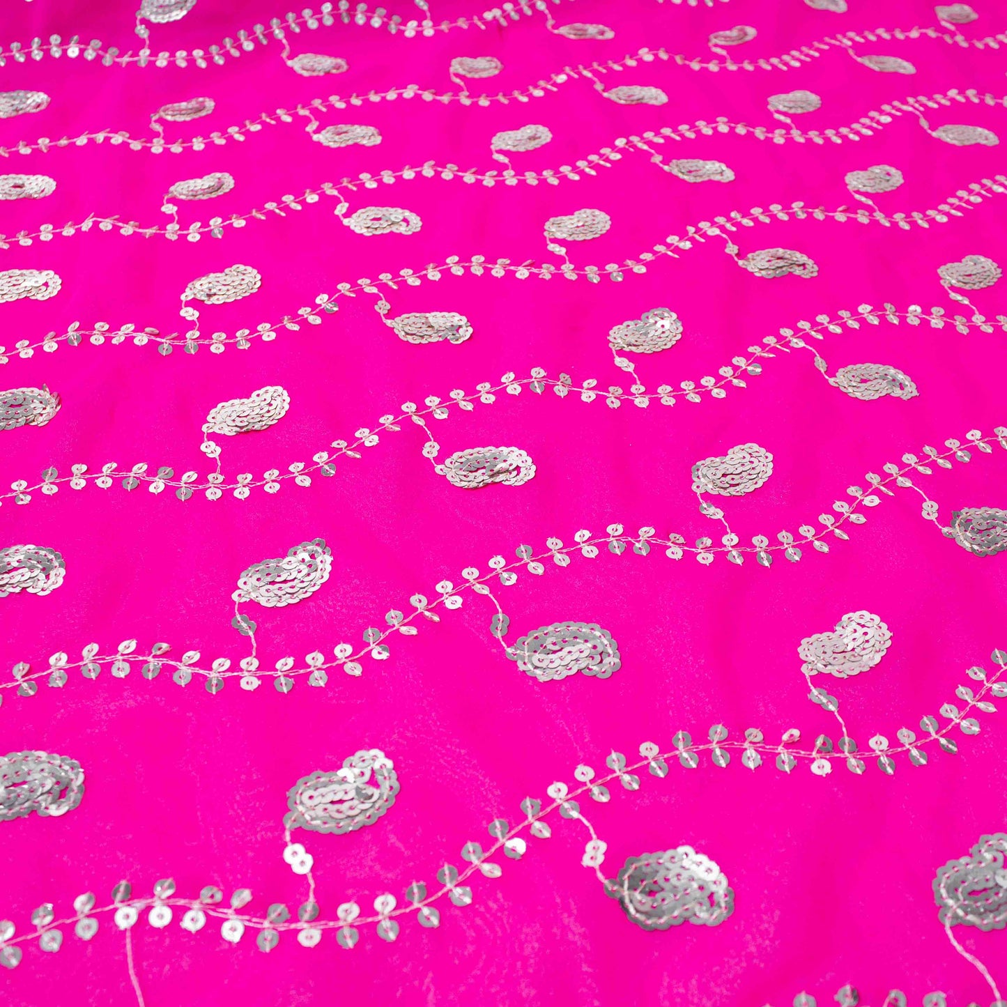Sari - Cerise Chiffong Silver Brodyr Guld Paljetter 26